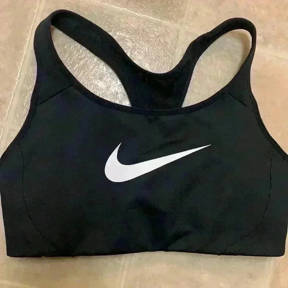 Nike - Picture 1 of 2